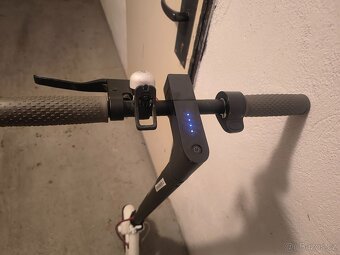 koloběžka bílá Xiaomi Mi Electric Scooter M365 - 3