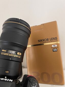 Špičkový odlehčený teleobjektiv Nikkor 300mm f4 nový - 3