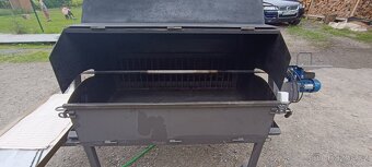 Gril na sele nebo kýtu na víkend i vanoční trhy - 3