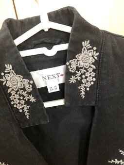 Černé šaty s výšivkami, zn.NEXT, vel.M - 3