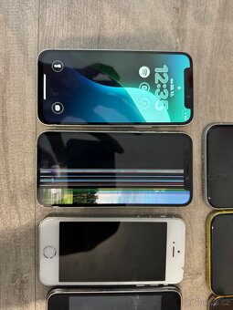 Konvolut iPhone různé modely - 3