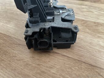 zámek LP VW Polo 3B1837015AN - 3