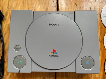 PlayStation 1 PS1 konzole 3x hra Originál Sony - 3