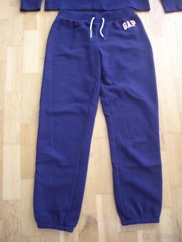 Dívčí tepláková souprava GAP vel.158 TOP stav - 3