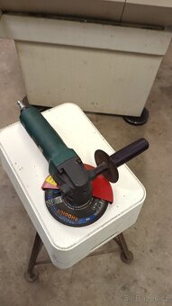 Pneumatická úhlová bruska. - 3