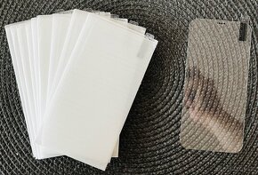 Skla a kryty na Iphone 12,13 - 3