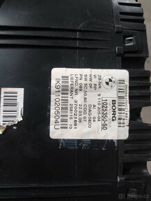 BMW E90/E91 budíky v pěkném stavu 2.0 diesel - 3