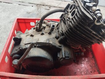 Motor z Yamaha XT550 - 3