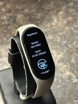 Chytrý náramek Xiaomi Smart Band 7 černý/běžový - 3