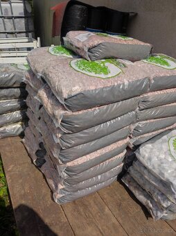 Ozdobná kamenná drť Pink Stone 20kg - 3
