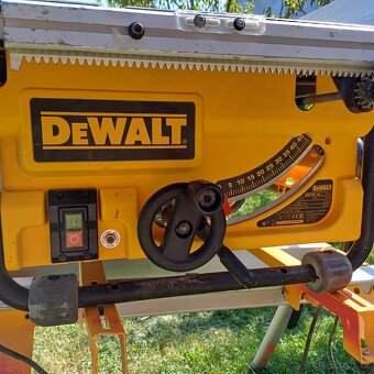 Stolní pila Dewalt DW745 - 3
