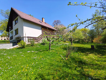 Velký třípodlažní dům se zahradou v Mokré u Černé v Pošumaví - 3