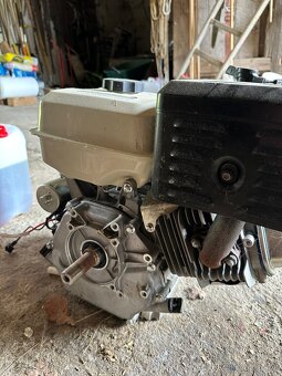 Spalovací motor 15HP 25mm elektrický start zánovní - 3