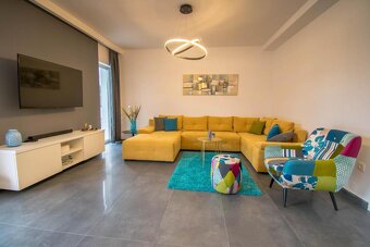 Luxusní vila s bazénem a výhledem na moře k prodeji u Makars - 3
