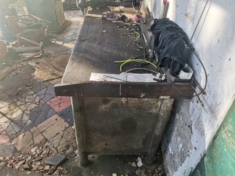 Pracovní ponk se svěrákem - 3