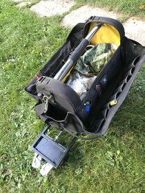 Stanley brašna na nářadí s přidanými kolečky - 3