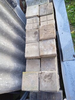 Stará keramická dlažba - 3