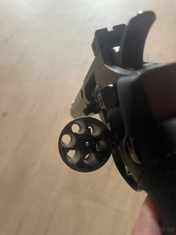Airsoft revolver - 3