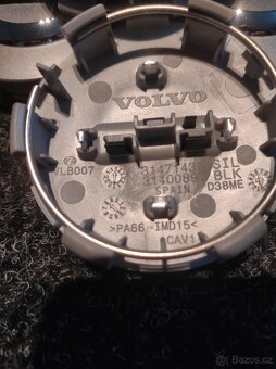 Středové krytky Volvo 65mm - 3
