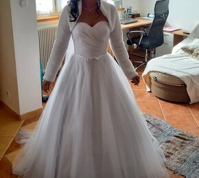 Krásné sněhobílé svatební šaty - 3