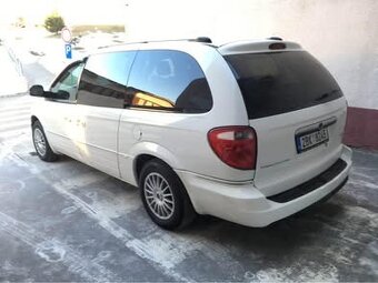 Chrysler Town Country Limited - 3
