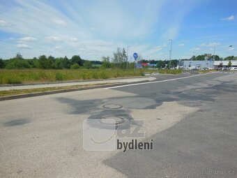 Stavební parcela s přístupem z obecní komunikace, na skvělém - 3