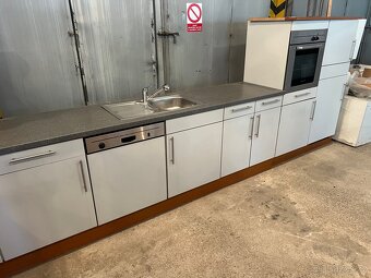 Kuchyň se všemi spotřebiči - 3