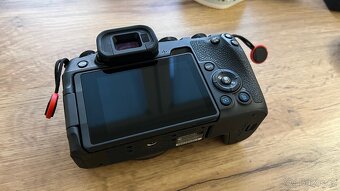 Canon EOS RP + příslušenství - 3