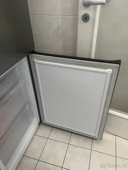 Lednice SAMSUNG RB38C607AS9/EF - v provozu 15 měsíců. - 3