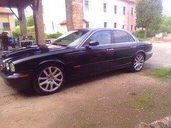 Jaguar XJ8 - 3
