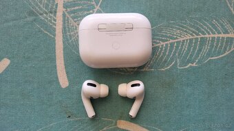 Apple AirPods Pro MagSafe a Lightning - 3