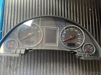 Audi A4 B6 budíky - 3