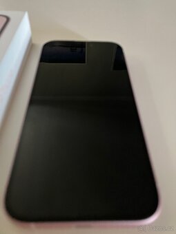 iPhone 15 128 GB – růžový - Nové ochranné sklo - 3