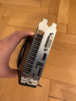 Sapphire PULSE AMD Radeon RX 570 4GB GDDR5 ITX - 3
