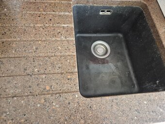 Kuchyně včetně spotřebičů a desky Technistone - 3