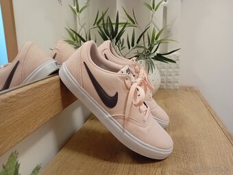 Nike dámské tenisky Solarsoft vel. 39 - 3