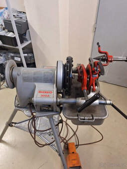 Závitořez RIDGID 300A - 3