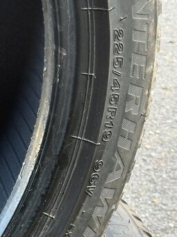 Dvě celoroční pneu Firestone 225/45 R19, 7mm - 3