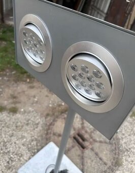 Prezentační stojan s osvětlením - 3