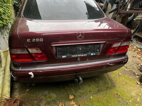 Mercedes E 290 na náhradní díly - 3