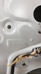 prodam leve zadni dvere toyota yaris - 3
