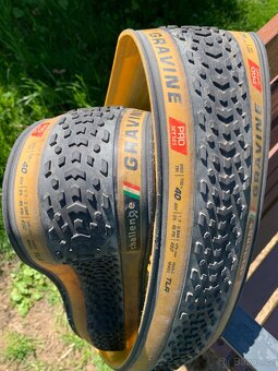 40 mm Gravel pláště Challenge Gravine HTLR 700x40 - 3