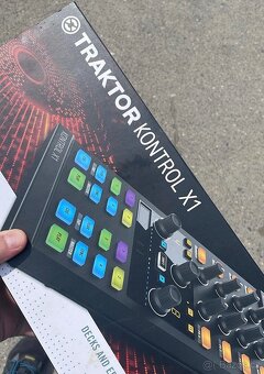 Native instruments traktor x1 MK2 + stojan - 3