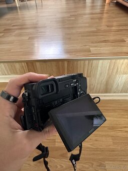 Sony alfa a6400 (na díly) + přislušnství - 3