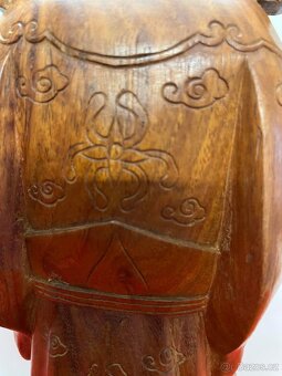 Stará dřevěná socha, čínský císař - 3