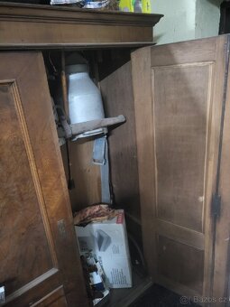 Prodám starožitnou skříň v dobrém stavu - 3