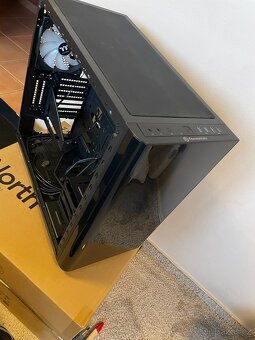 Prodám case ThermalTake View 31 - 3