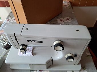 Šicí stroj LADA - 3