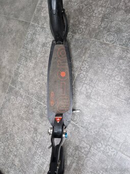 Micro Black/White two-wheeled scooter - 3