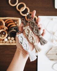 klíčenka, macramé, různé barvy - 3